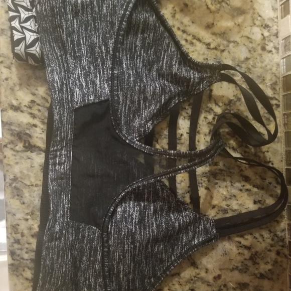 2 Victoria secret sports bras - Picture 3 of 6